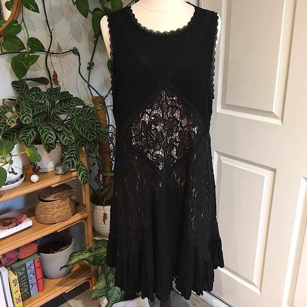 🌹🍸TORRID Chic Black Lace Sleeveless Dress🍷🌹